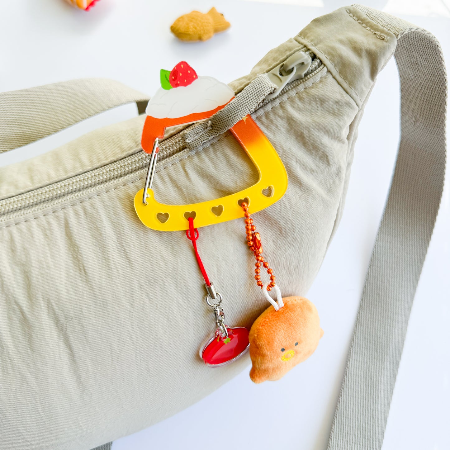 Flan Acrylic Carabiner